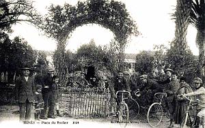 TENES - PLACE DU ROCHER - 1924